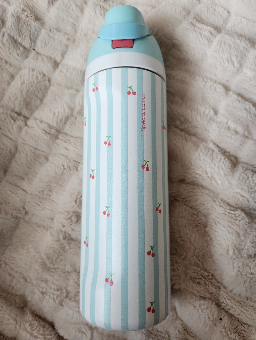 Pillow Fight Special Edition Owala Insulated Water Bottle with Flip Lid - Picture 2 of 7
